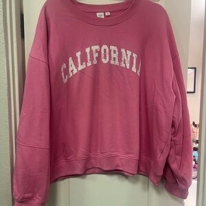Comfy gap sweatshirt ! Never been worn . Size xxl